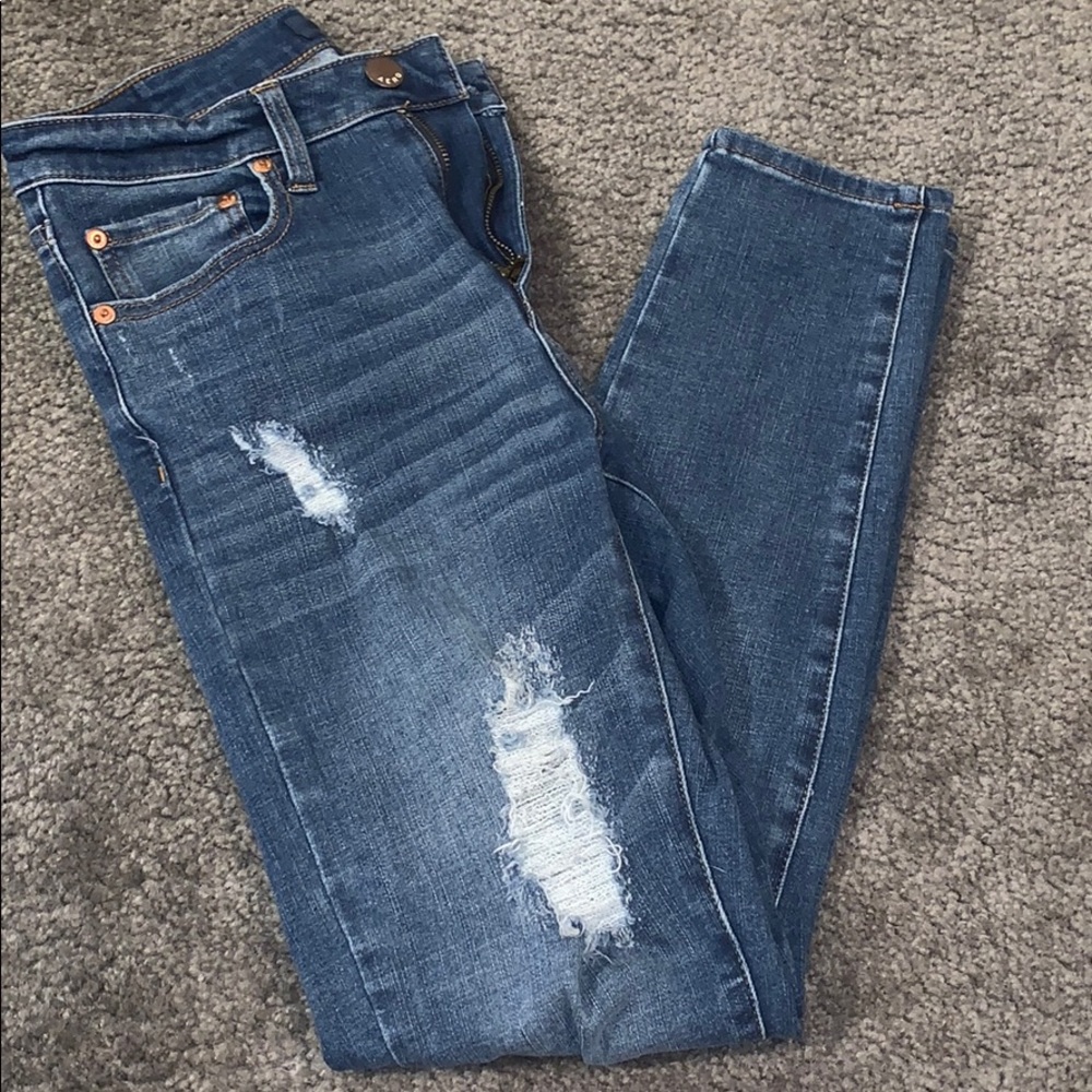 Distressed High Waisted Jeans